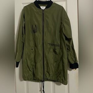 Forever 21 Army Green Oversized Jacket
LA California
West Coast
Medium